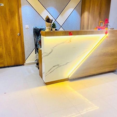 Oyo Florence Hotel Surat Ngoại thất bức ảnh