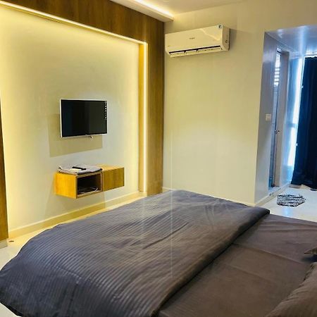 Oyo Florence Hotel Surat Ngoại thất bức ảnh