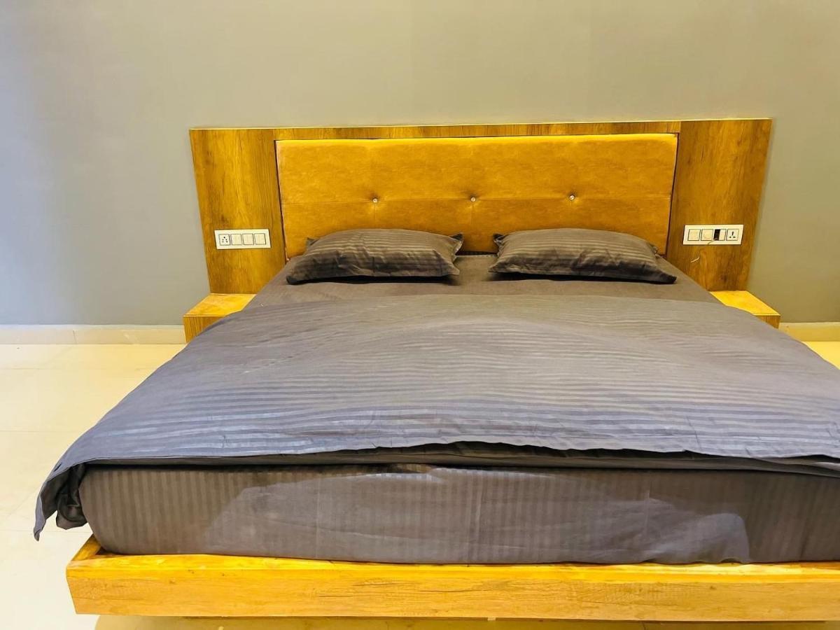 Oyo Florence Hotel Surat Ngoại thất bức ảnh