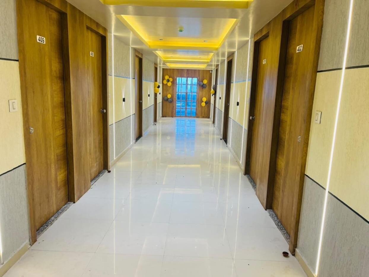 Oyo Florence Hotel Surat Ngoại thất bức ảnh