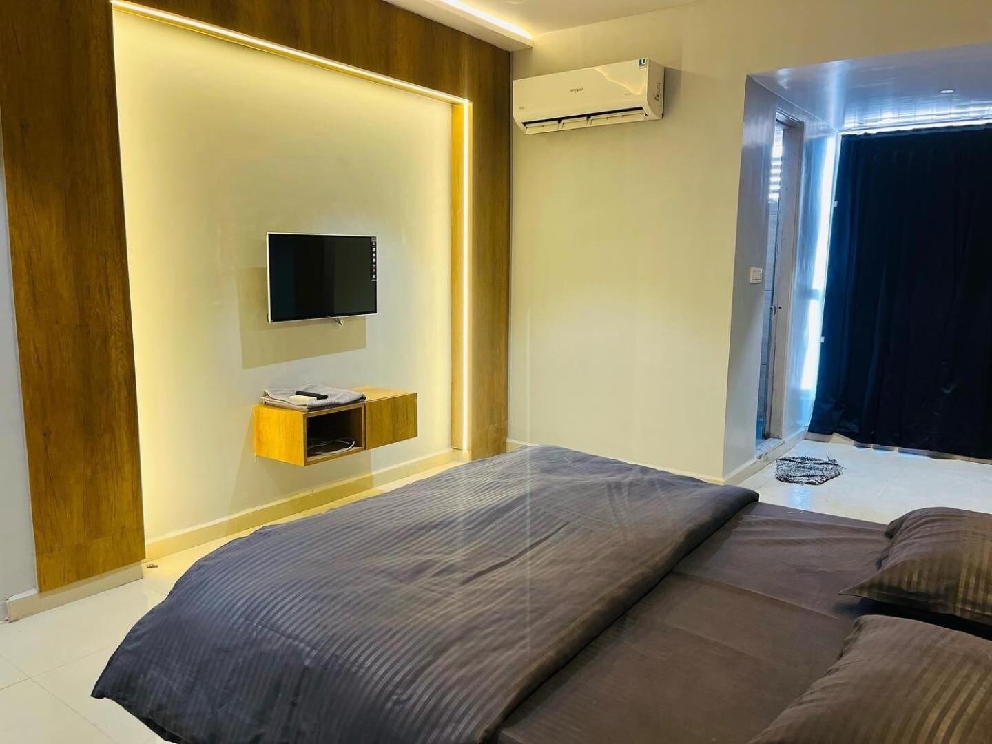 Oyo Florence Hotel Surat Ngoại thất bức ảnh